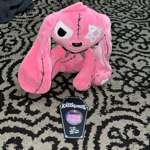 Pink hex hopper kreepture